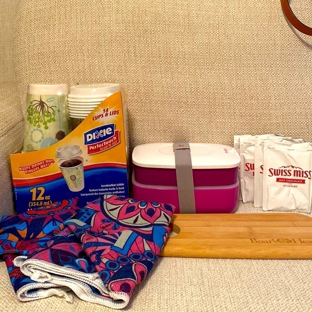 PICNIC BUNDLE with Juicy Couture blanket - Picture 3 of 8